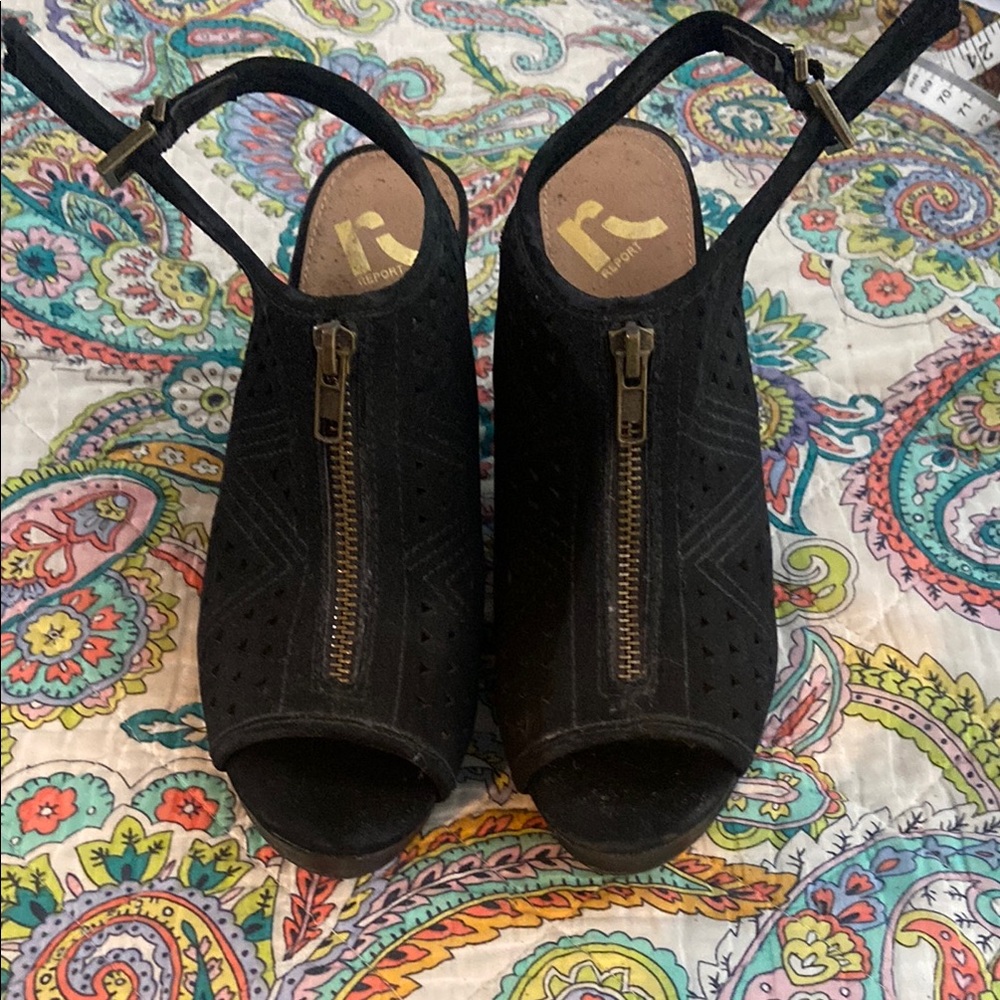 Stylish Black Peep-Toe Sandals
